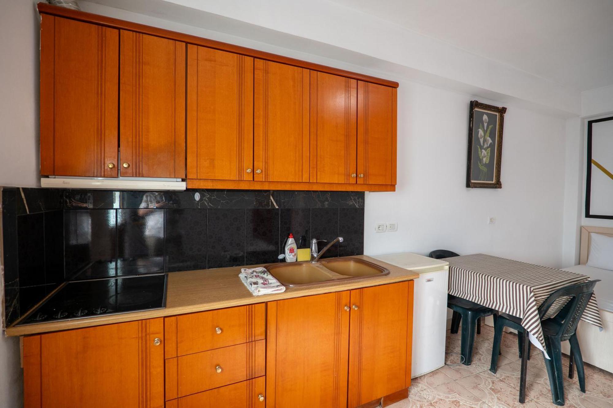 Garden Villa Lake Side & Glamping Ksamil Exterior foto