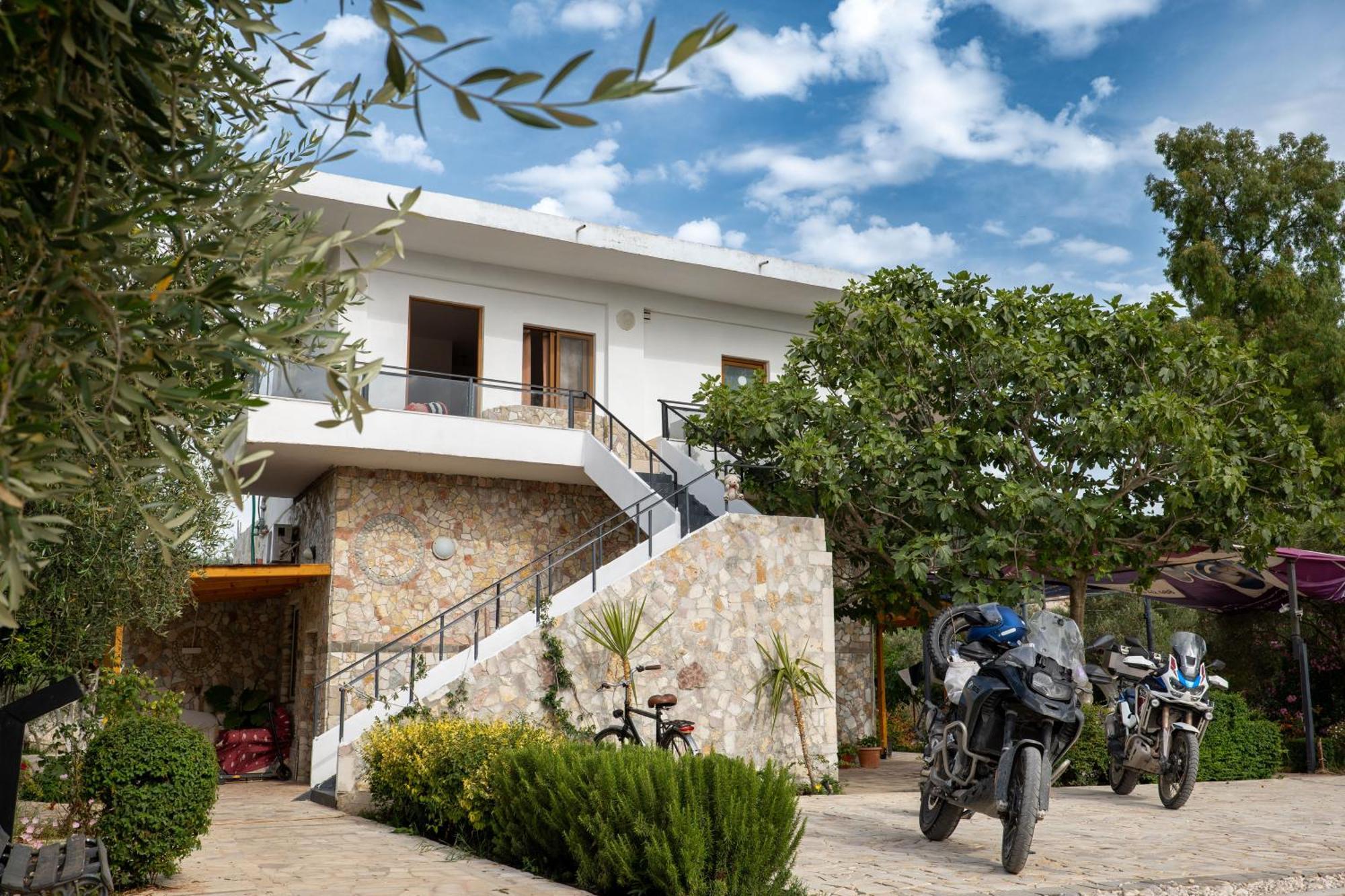 Garden Villa Lake Side & Glamping Ksamil Exterior foto