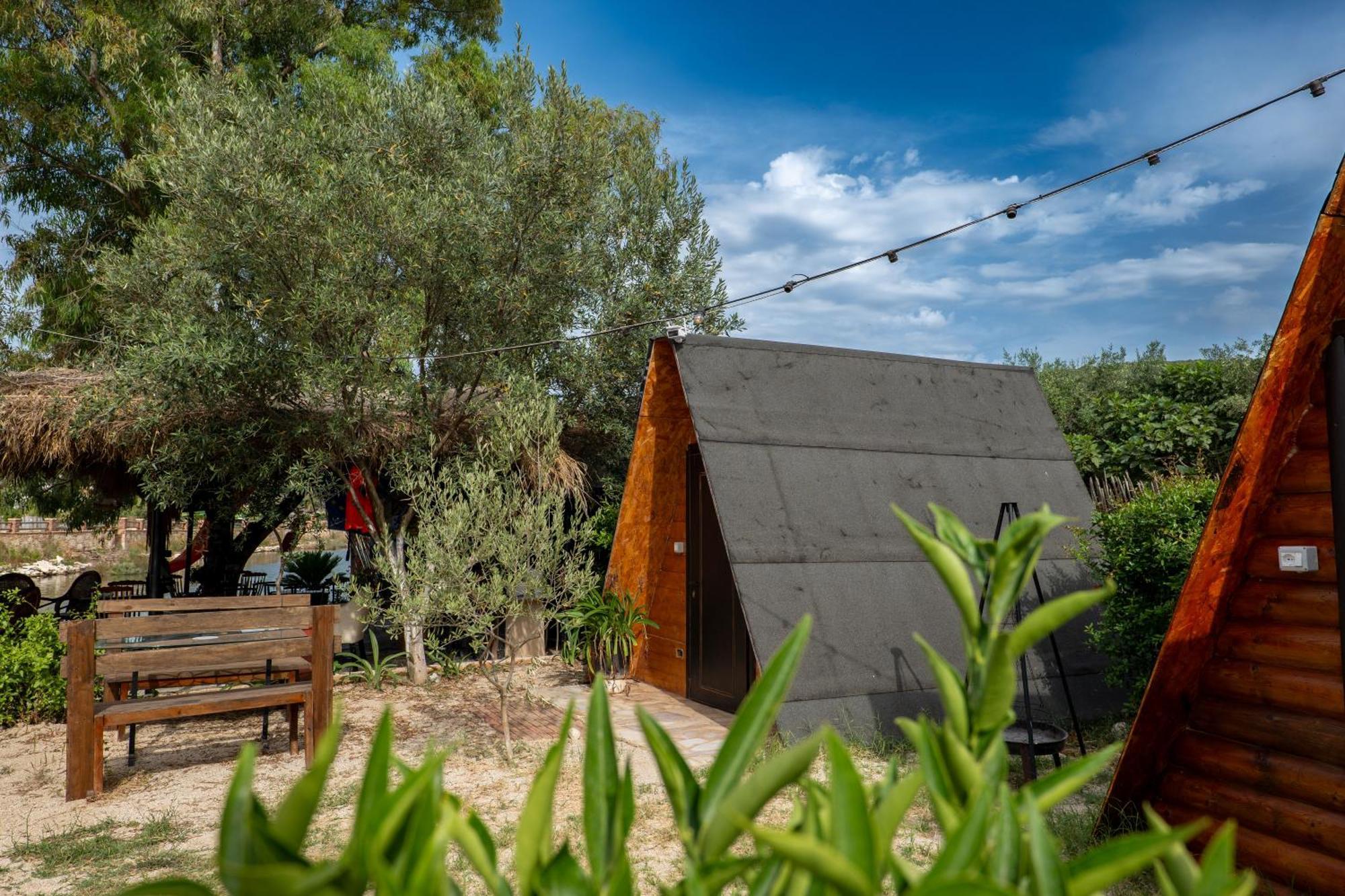 Garden Villa Lake Side & Glamping Ksamil Exterior foto