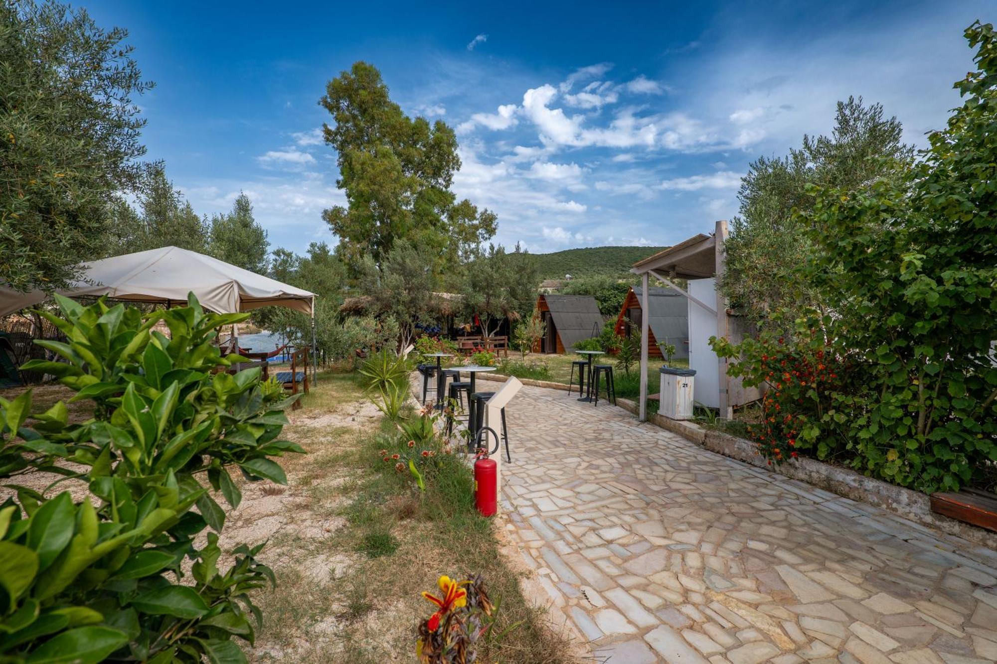 Garden Villa Lake Side & Glamping Ksamil Exterior foto